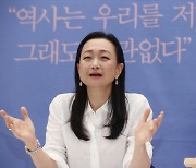 '파친코' 이민진 "모든 독자를 한국사람으로 만들고 싶다"