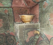 통도사 기둥서 1700년대 중반 물감 그릇 발견