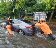경인국철 선로 인근 잠기고 차량 고립.. 인천 100mm 폭우 피해 잇따라