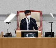 '국힘 5표 이탈' 경기도의회 전반기 의장에 민주당 염종현 선출