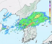 서울에 이틀 만에 500mm 기록적 폭우..밤에도 계속 '물폭탄'