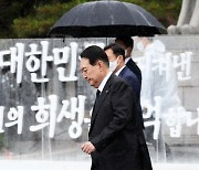 尹 "제복 입은 영웅 존경".. 보훈처 '부' 승격 검토