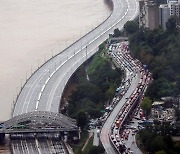 올림픽대로 양방향 통제..침수 등 서울 주요 도로 17곳 통제