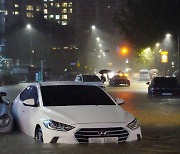 역대급 폭우 하루 만에 차량 2000대 침수..대처법·보상은