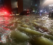 구멍 뚫린 서울 하늘, 115년만에 최악의 폭우