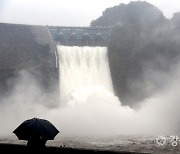 최대 규모 소양강댐 '홍수기제한수위' 육박.. 오늘 낮 2년만에 수문 열고 방류