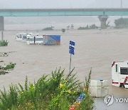 폭우에 강원 평창·횡성지역서 2명 사망..급류 휩쓸리고,  산사태에 매몰돼