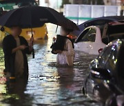 [Photo News] A look at viral photos and images from Seoul floods