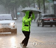 [중부 집중호우] 경기북부 또 거세진 빗줄기.."운전 시야확보 어려워"