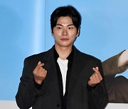 [TEN 포토] 이이경 '달콤한 하트'