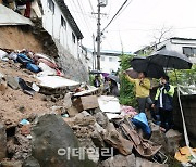 [포토] 집중호우 피해지역 점검하는 정문헌 종로구청장