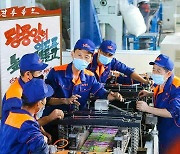 '당 정책 관철' 생산 투쟁 중인 북한 수지일용품공장