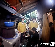 구룡마을 수해현장 찾은 박홍근 원내대표