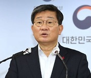 '친문' 전해철, 당헌 80조 개정 반대..李 겨냥 "특정 후보와 연관된 당헌 개정이 쟁점, 안타까워"