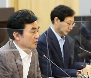 민주당, 강령서 文정부 '소득주도성장' 삭제 추진
