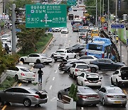 Worst rainfall in 80 yrs leaves 9 dead and 7 missing, damaging 7,000 cars around Seoul