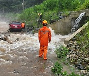 밤새 폭우 홍천강·양양계곡 피서객 구조