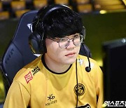 '더 몰아치는 모래 폭풍' 리브 샌박, 딜러 차이로 T1에 '1세트 완승' [LCK]