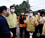 구룡마을 수해현장 살펴본 뒤 발언하는 박홍근 원내대표