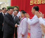 북한, 방역·보건부문 일꾼들 격려.."참된 보건일꾼, 애국자"