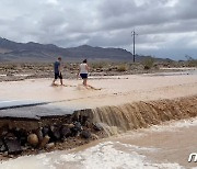 美 사막지대 데스밸리에 홍수.."1000년에 한 번 발생할 폭우"