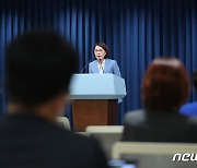 윤 대통령, 하나로마트 찾아 추석 성수품 수급상황·가격동향 점검