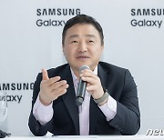 두뇌 바꾼 '삼성폰 발열' 개선되나..'갤럭시 맞춤 AP' 개발도 공식화