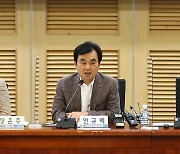 민주, 강령서 '1가구 1주택' '소주성' 삭제 추진..'文 지우기'