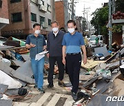 이상민 장관, 수해복구 현장 관악신사시장 방문