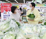 공급 늘리고, 할인쿠폰 650억 풀어.. 성수품 가격 작년 수준으로 낮춘다