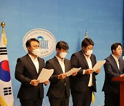 민주당 청년 22명 "반사이익 정치 끝내자.. 이재명·박용진·강훈식 입장 밝혀라"