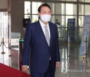 尹 "호우 피해 복구·지원 시급..명절 물가 잡아야"