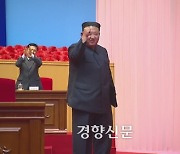 북한, 정상방역체계 전환..김정은 "코로나 방역 승리"
