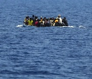 그리스 영해서 이주민 보트 침몰.. 50여명 실종