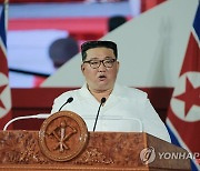 北 김정은 "코로나19 박멸했다..방역전 승리 선포"