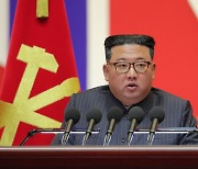 北김정은, 코로나19 종식 선언 "100여일만에 완전 해소"
