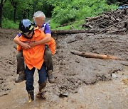 강원 폭우로 2명 사망, 2명 실종, 140명 고립