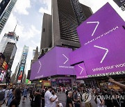 BTS·갤럭시 협업 영상, 뉴욕 타임스스퀘어서 상영