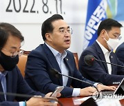 발언하는 민주당 박홍근 원내대표