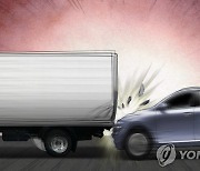 호남고속도로서 대형트럭 등 3대 잇따라 추돌..2명 부상