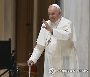 프란치스코 교황, 성전환 성노동자 손님으로 맞아 환영