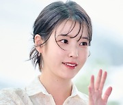 아이유, 폭우 피해 복구 위해 기부 동참..1억원 쾌척