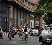 중국 'BMW 엄마', 자전거 출퇴근 교사에 "차 타고 다녀라" 타박