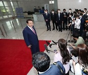 [속보]尹대통령 "사면, 민생 경제 회복에 중점"