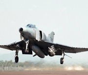 공군 F-4 전투기 서해 추락..'민가 피해 바다로 기수 돌려'(종합)