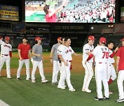 KBO 리그 41년 역사 새로 쓰는 SSG 랜더스, 144게임 1위 유지에 역대 최다승 1위까지 넘봐[마니아포커스]