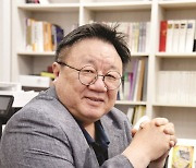 강헌 경기문화재단 대표, 임기 4개월 남기고 사직서 제출