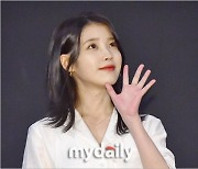 아이유, 유애나와 수해 복구 성금 1억원 기부