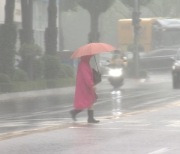 [날씨] 전국 흐리고 비, 수도권 최대 80mm..남부엔 폭염