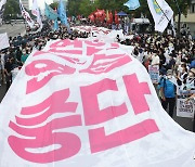 8.15 전국노동자대회 열리는 삼각지역